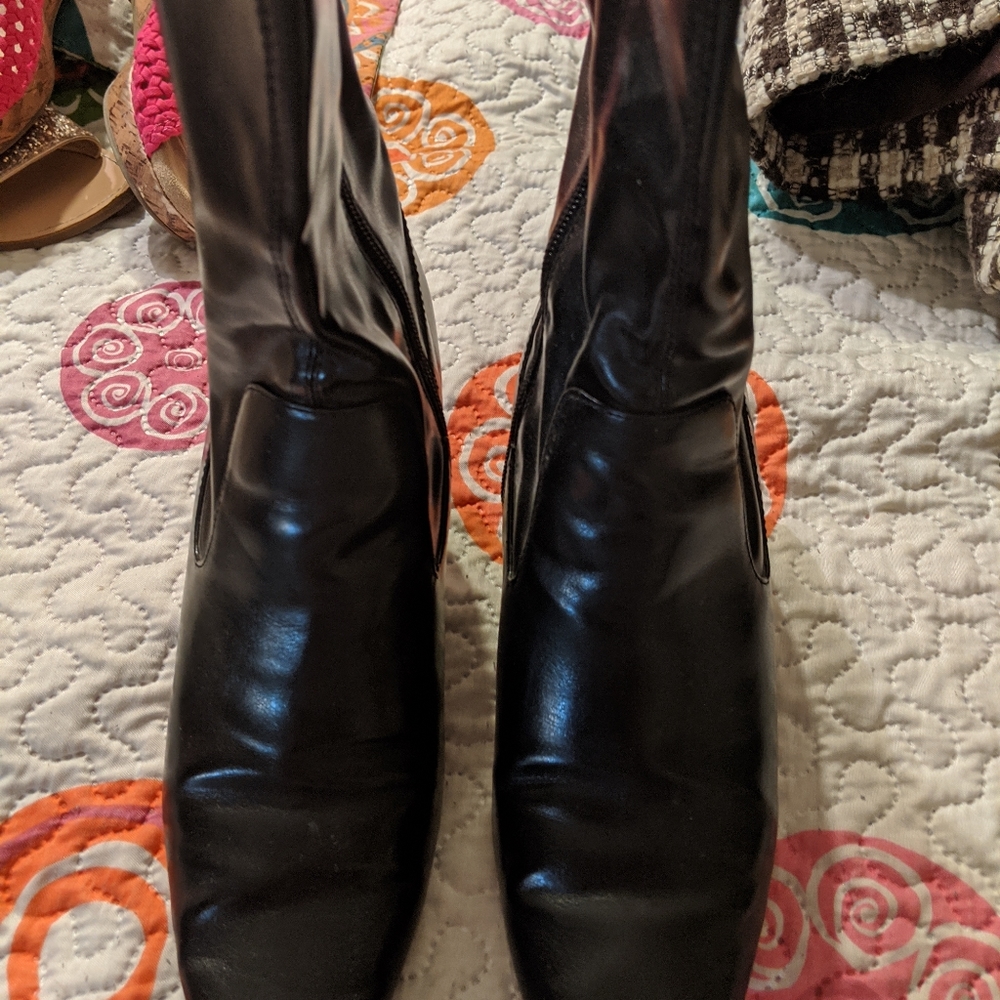 Ladies pointy toe boots